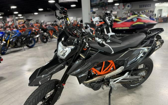 2022 KTM SMC R 690
