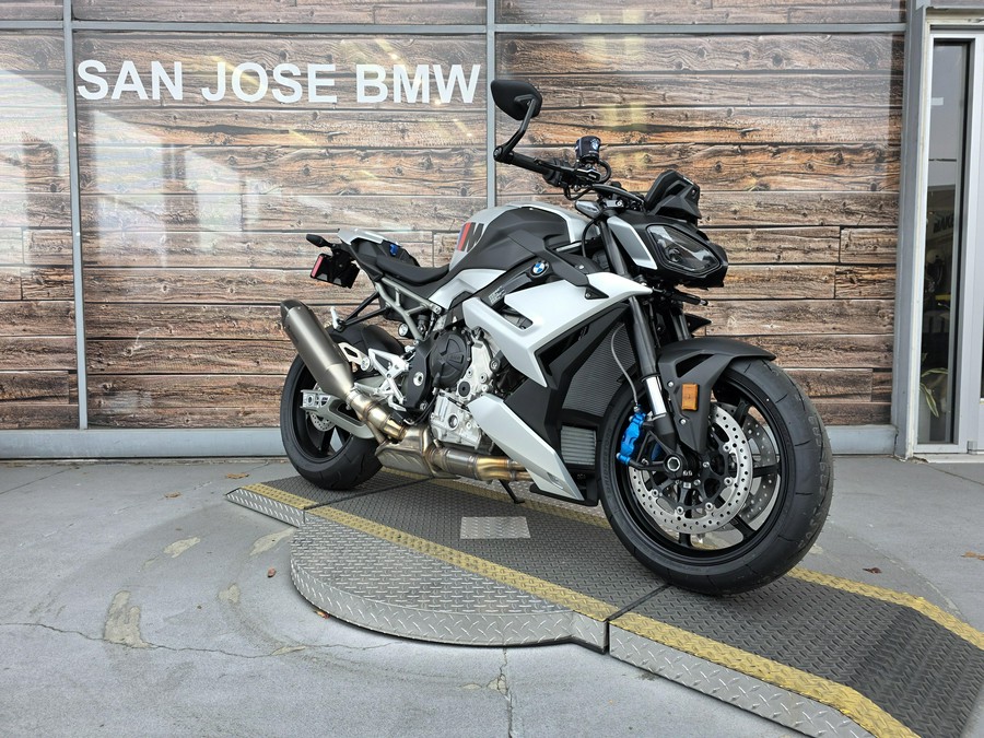 2026 BMW M 1000 R