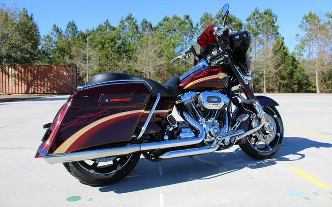 2010 Harley-Davidson® FLHXSE - CVO™ Street Glide®