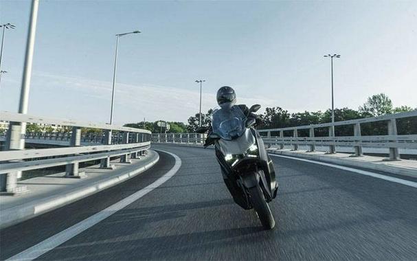 2025 Yamaha XMAX CA