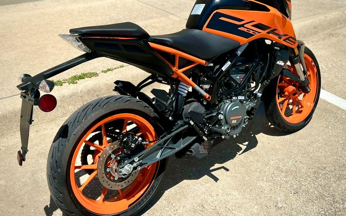 2023 KTM 200 Duke