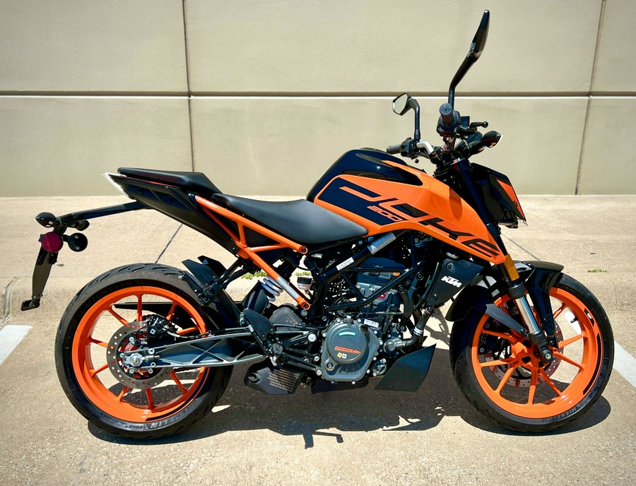 2023 KTM 200 Duke