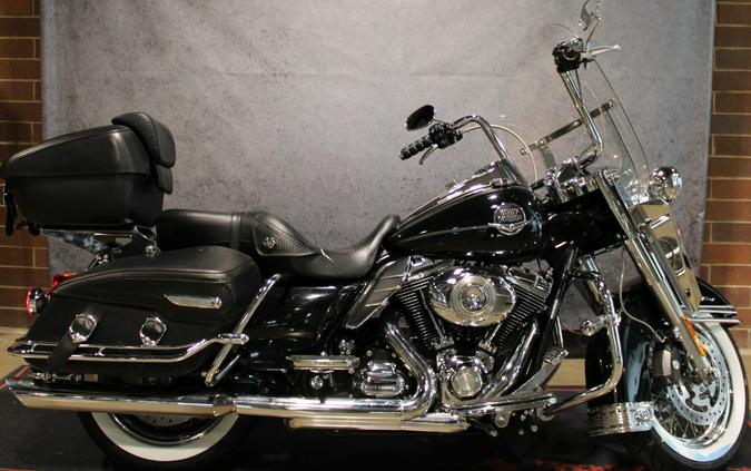 2010 Harley-Davidson® Road King® Classic Vivid Black FLHRC