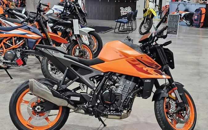 2024 KTM 990 Duke