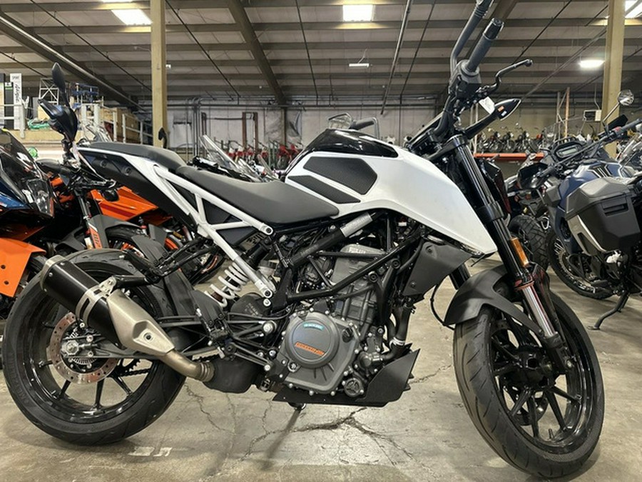 2022 KTM Duke 390