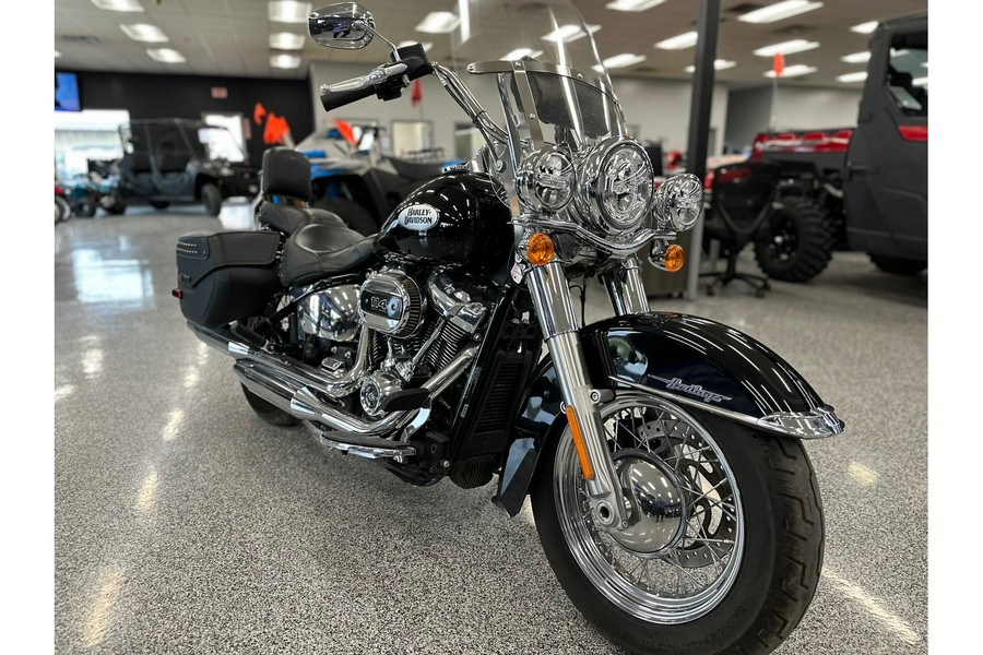 2022 Harley-Davidson® Heritage Classic 114