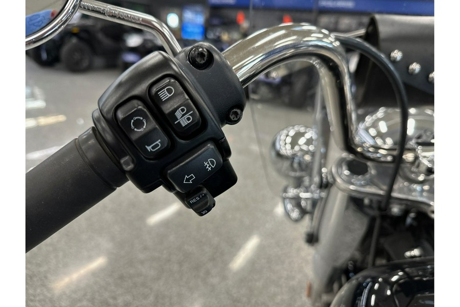 2022 Harley-Davidson® Heritage Classic 114