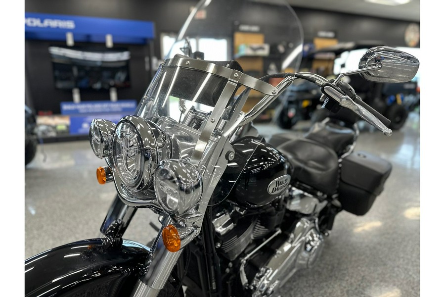 2022 Harley-Davidson® Heritage Classic 114