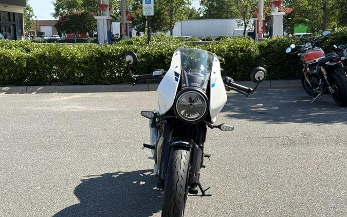 2026 Triumph Thruxton 400 Pearl Metallic White / Storm Grey