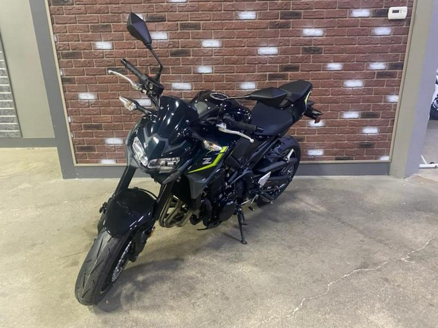 2024 Kawasaki Z900 ABS Metallic Spark Black/Metallic Matte Dark Gray