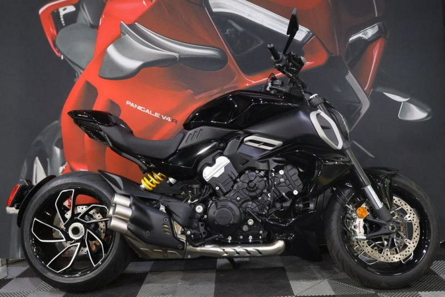 2023 Ducati Diavel V4 Black