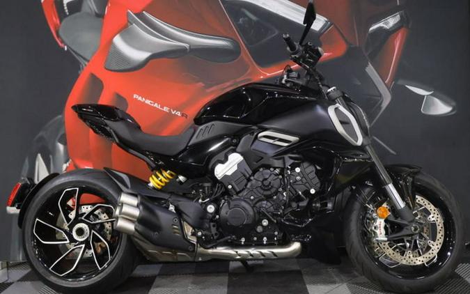 2023 Ducati Diavel V4 Black