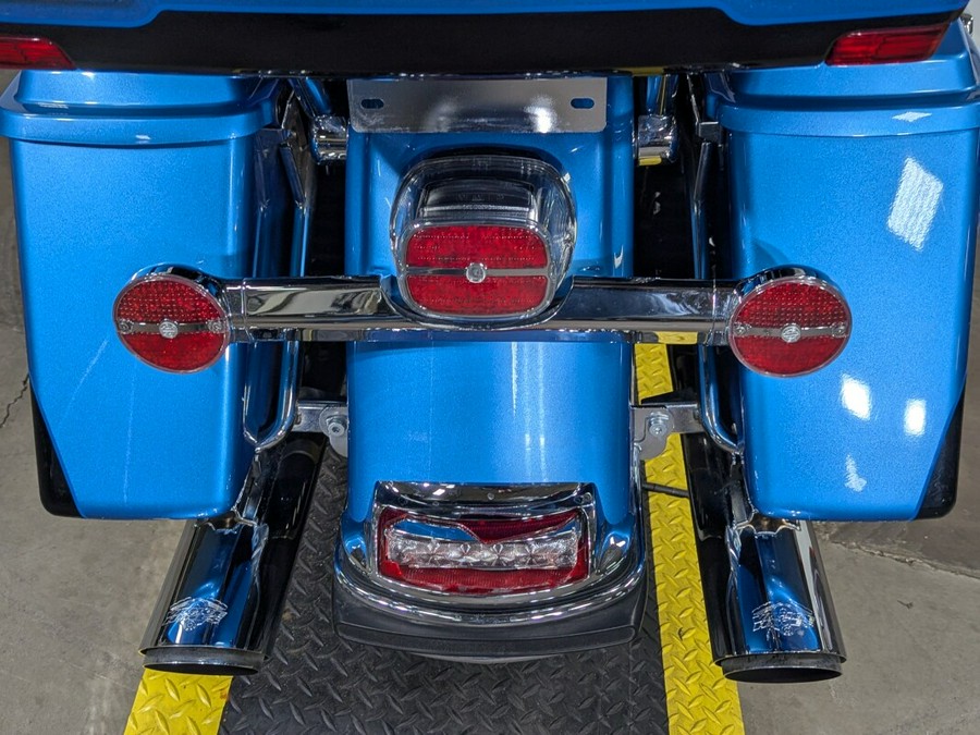 2011 Harley-Davidson Electra Glide Ultra Limited Two-Tone Cool Blue Pearl/Vi