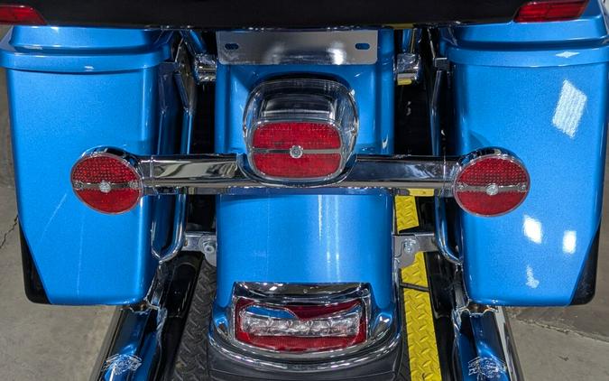 2011 Harley-Davidson Electra Glide Ultra Limited Two-Tone Cool Blue Pearl/Vi