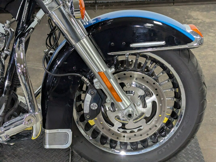 2011 Harley-Davidson Electra Glide Ultra Limited Two-Tone Cool Blue Pearl/Vi