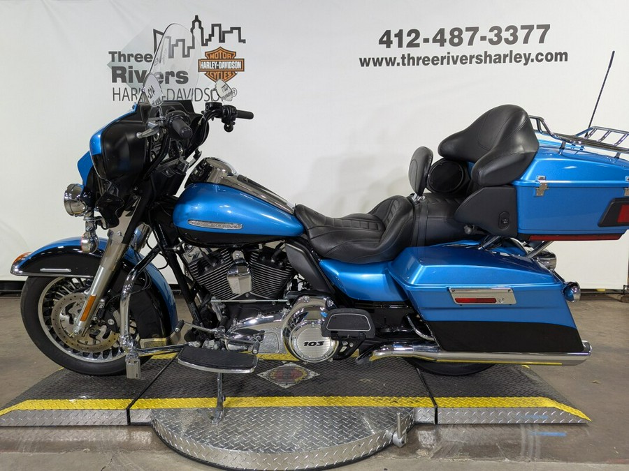2011 Harley-Davidson Electra Glide Ultra Limited Two-Tone Cool Blue Pearl/Vi