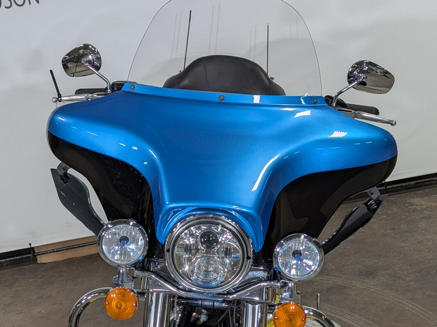 2011 Harley-Davidson Electra Glide Ultra Limited Two-Tone Cool Blue Pearl/Vi
