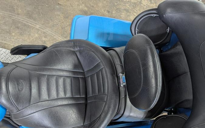 2011 Harley-Davidson Electra Glide Ultra Limited Two-Tone Cool Blue Pearl/Vi