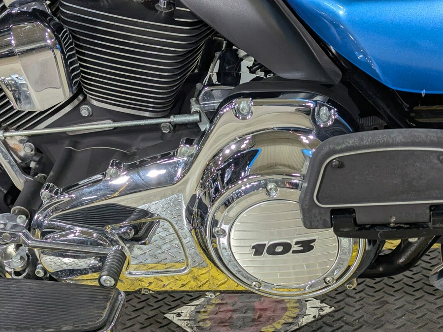 2011 Harley-Davidson Electra Glide Ultra Limited Two-Tone Cool Blue Pearl/Vi