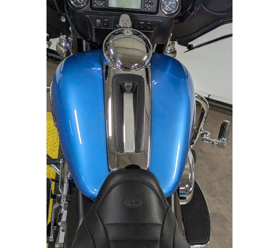 2011 Harley-Davidson Electra Glide Ultra Limited Two-Tone Cool Blue Pearl/Vi