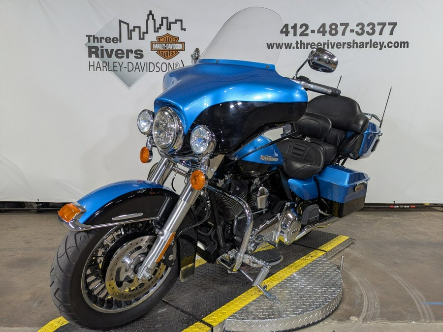 2011 Harley-Davidson Electra Glide Ultra Limited Two-Tone Cool Blue Pearl/Vi