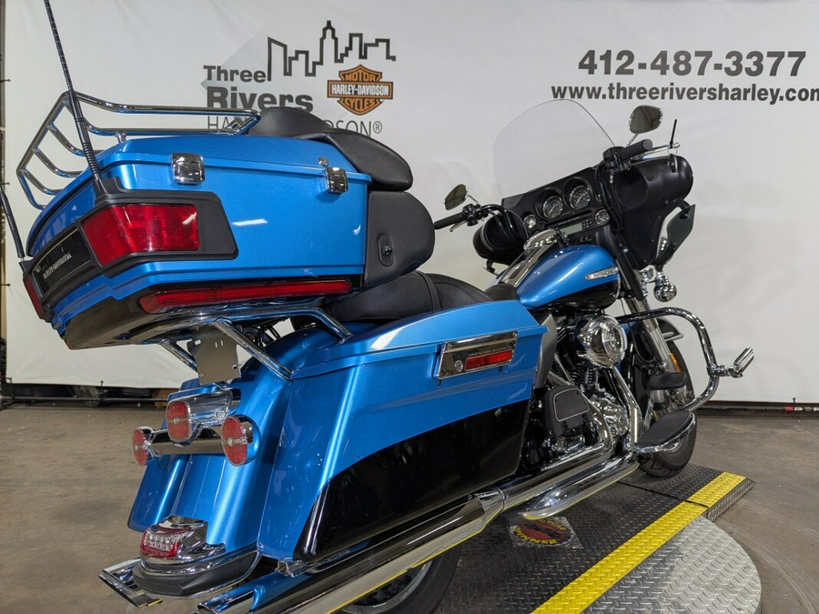 2011 Harley-Davidson Electra Glide Ultra Limited Two-Tone Cool Blue Pearl/Vi