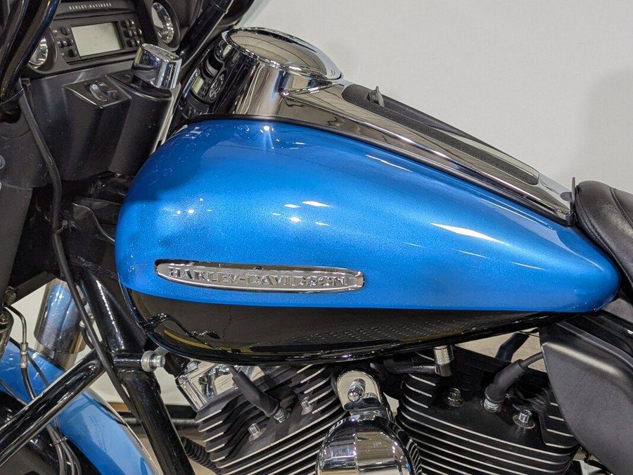 2011 Harley-Davidson Electra Glide Ultra Limited Two-Tone Cool Blue Pearl/Vi