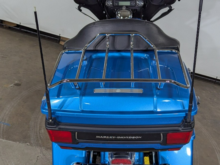 2011 Harley-Davidson Electra Glide Ultra Limited Two-Tone Cool Blue Pearl/Vi