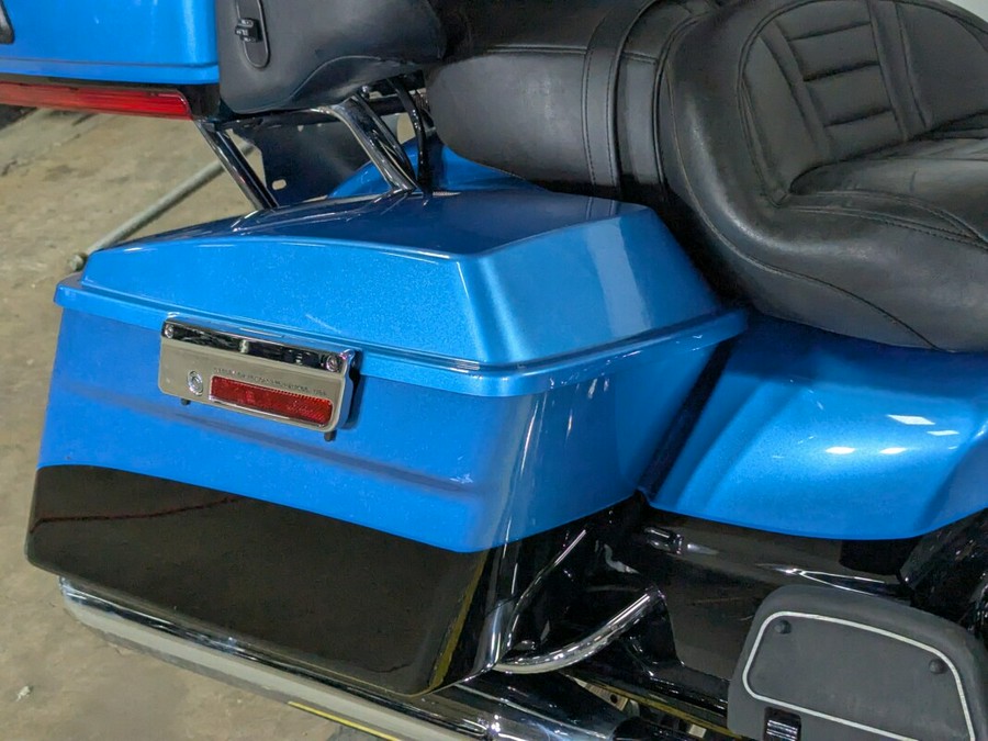 2011 Harley-Davidson Electra Glide Ultra Limited Two-Tone Cool Blue Pearl/Vi