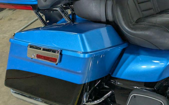 2011 Harley-Davidson Electra Glide Ultra Limited Two-Tone Cool Blue Pearl/Vi