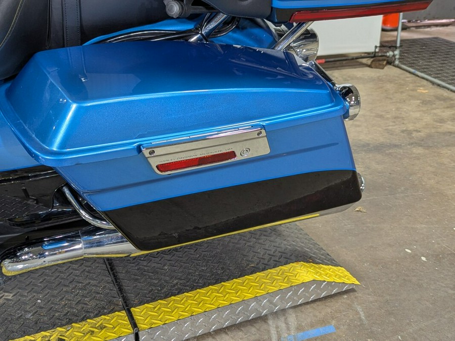 2011 Harley-Davidson Electra Glide Ultra Limited Two-Tone Cool Blue Pearl/Vi