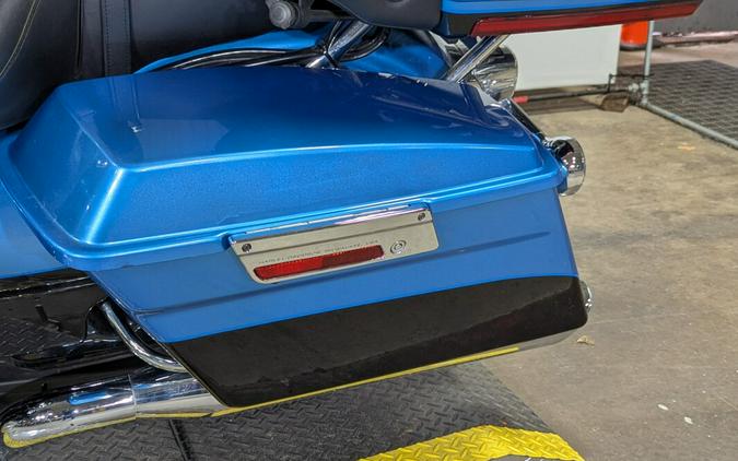 2011 Harley-Davidson Electra Glide Ultra Limited Two-Tone Cool Blue Pearl/Vi