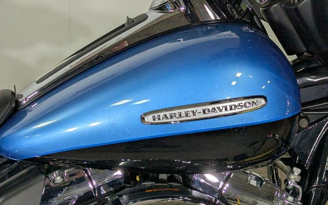 2011 Harley-Davidson Electra Glide Ultra Limited Two-Tone Cool Blue Pearl/Vi