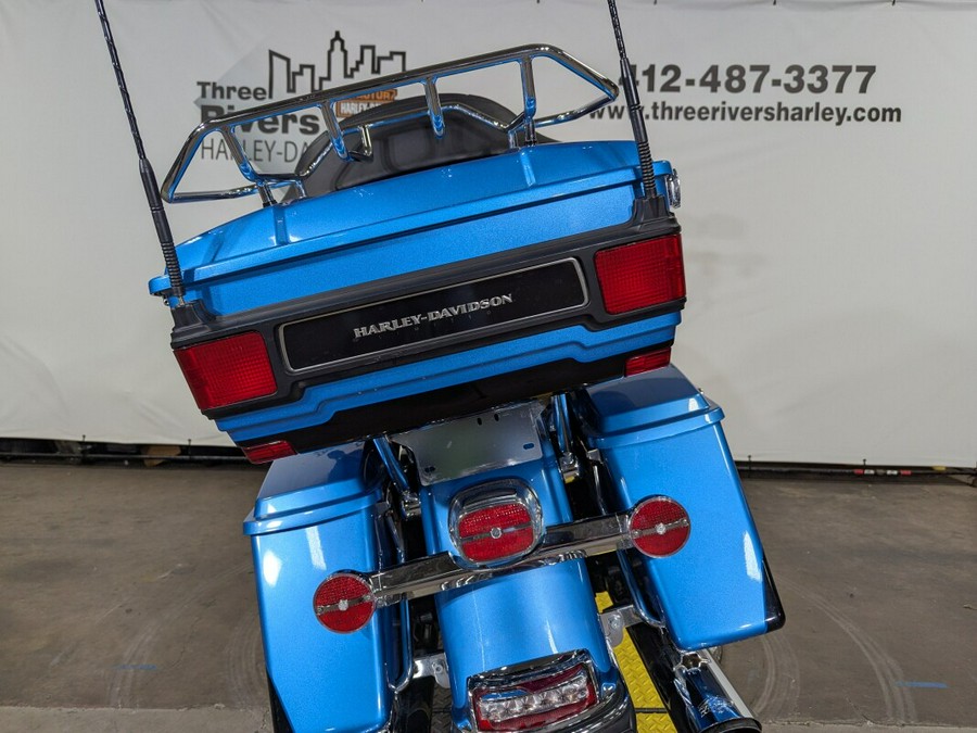 2011 Harley-Davidson Electra Glide Ultra Limited Two-Tone Cool Blue Pearl/Vi