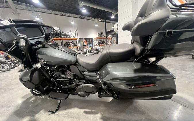 2025 Harley-Davidson® Street Glide® Ultra Iron Horse Metallic / Vivid Black - Black Finish FLHXU