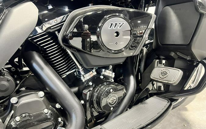 2025 Harley-Davidson® Street Glide® Ultra Iron Horse Metallic / Vivid Black - Black Finish FLHXU