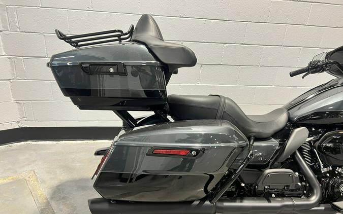 2025 Harley-Davidson® Street Glide® Ultra Iron Horse Metallic / Vivid Black - Black Finish FLHXU