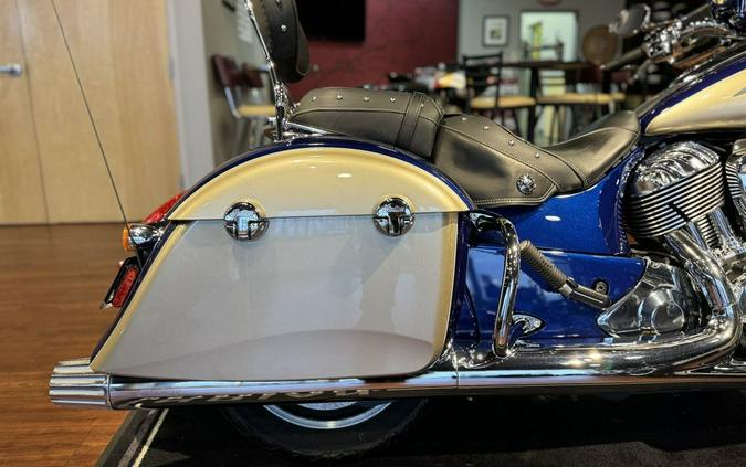 2019 Indian Motorcycle® Chieftain® Classic Deep Water Metallic / Dirt Track Tan