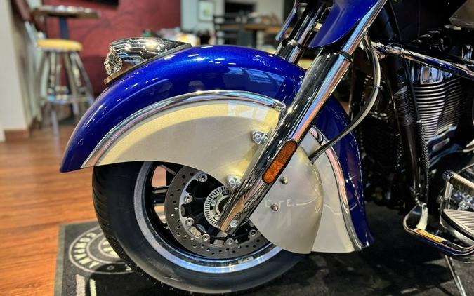 2019 Indian Motorcycle® Chieftain® Classic Deep Water Metallic / Dirt Track Tan