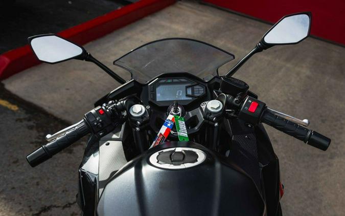 2026 Kawasaki Ninja® 500 Base