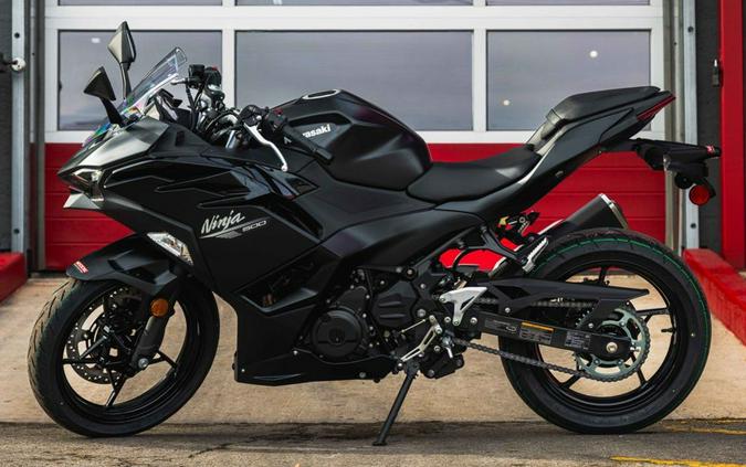 2026 Kawasaki Ninja® 500 Base