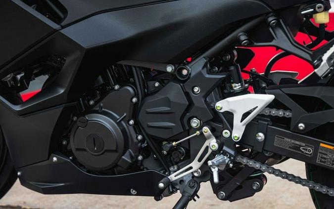2026 Kawasaki Ninja® 500 Base
