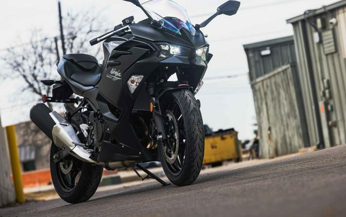 2026 Kawasaki Ninja® 500 Base