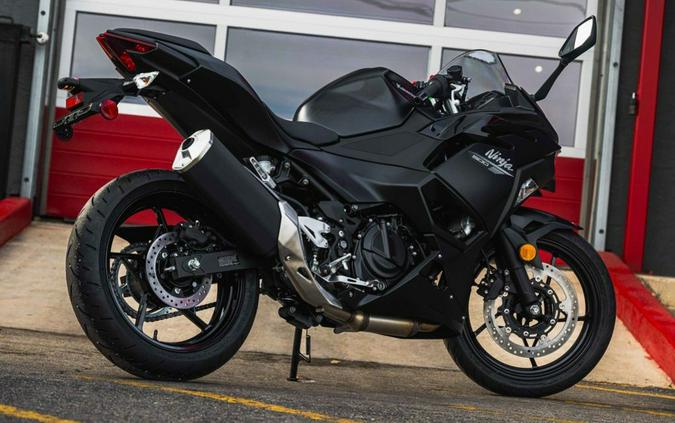 2026 Kawasaki Ninja® 500 Base