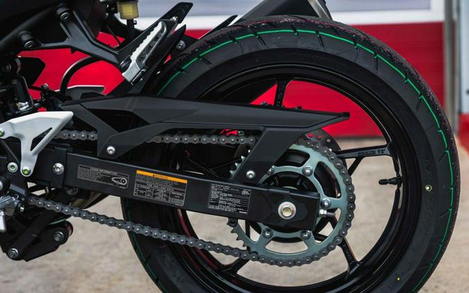 2026 Kawasaki Ninja® 500 Base