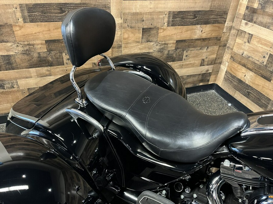 2015 Harley-Davidson® Freewheeler™ Vivid Black FLRT