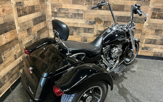 2015 Harley-Davidson® Freewheeler™ Vivid Black FLRT