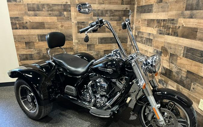 2015 Harley-Davidson® Freewheeler™ Vivid Black FLRT