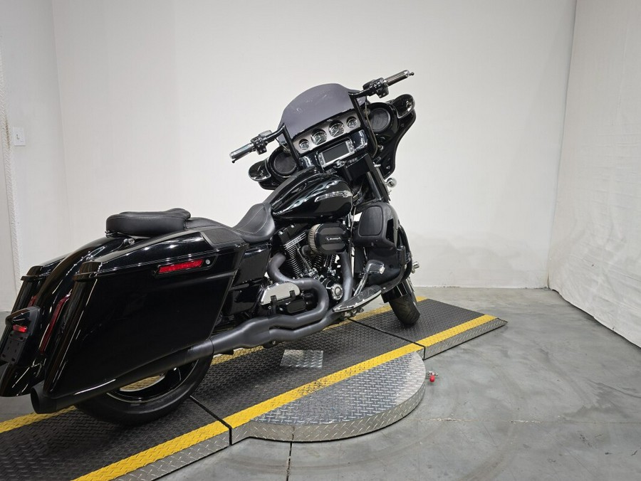 FLHXSE 2016 CVO™ Street Glide®