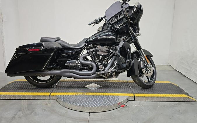 FLHXSE 2016 CVO™ Street Glide®
